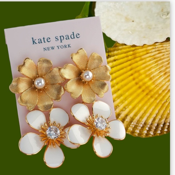 COPY - Kate Spade Flower Drop Pierced Dangle Drop Earrings Gold White - Picture 1 of 3